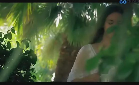 Natural Girl Masturbates Outdoors, Discovering Passion and Pleasure